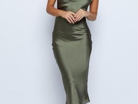 ЕК Платье в модном бельевом стиле, выполненное из струящейся шелковой