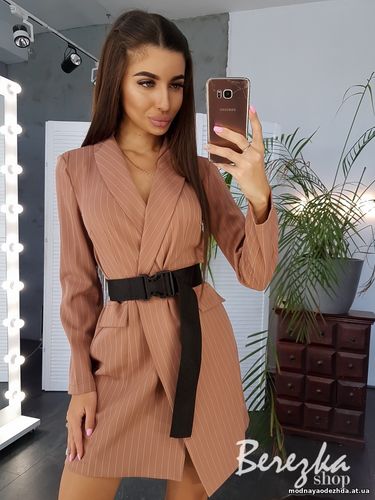 Платье-пиджак в полоску Размер: S и М Ткань: костюмка Пояс . Цена: 610