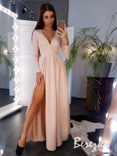 Платье- макси с разрезом Размер: S и М Ткань: костюмка Цена: 630 грн. Платье- макси с разрезом Размер: S и М Ткань: костюмка Цена: 630 грн.