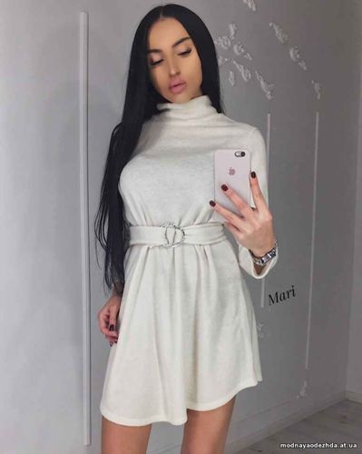 Мягкое и тёплое платье из ангоры свободного кроя, которое можно носить