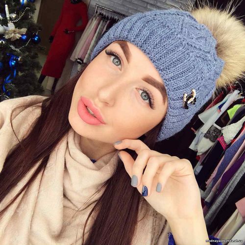 Шапка Chanel ТМ Cairmain вязка, пряжа марс Бубон натуральный енот, бро