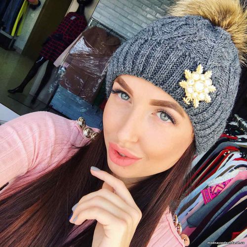 Шапка Chanel ТМ Cairmain вязка, пряжа марс Бубон натуральный енот, бро