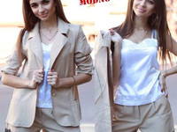 Удобный костюм тройка Ткань габардин,маечка шелк с отделкой кружева Цв