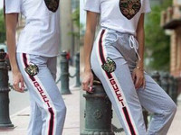 Хит весны!!! Костюм в стиле Gucci с футболкой с логотипом из паетки на