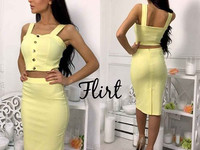 Костюм . Размер: 42-44 Ткань - стрейч джинс Цвета- темно- синий, джинс