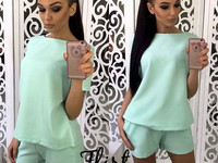 Костюм . Размер: 42-44 Ткань- креп- костюмка класса Люкс Цвета- мята,