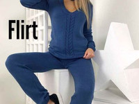 Костюм . Размер:42-44 Ткань: машинная вязка, состав : 40% шерсть, 30%
