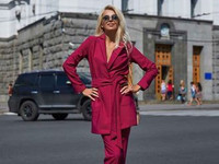 Костюм из костюмной ткани с накладными карманами. Размеры: xs, s, m, l