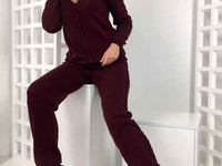 Костюм . Размер:42-44 Ткань: машинная вязка, состав : 40% шерсть, 30%