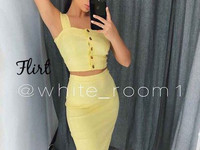 Костюм . Размер: 42-44 Ткань - стрейч джинс Цвета- темно- синий, джинс