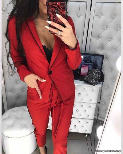 Костюмчик зауженные брючки на резинке с пиджаком,идеально по фигурке с