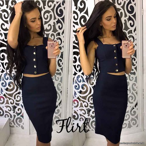 Костюм . Размер: 42-44 Ткань - стрейч джинс Цвета- темно- синий, джинс