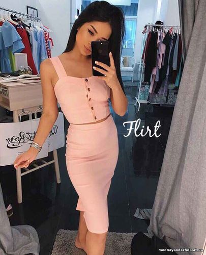 Костюм . Размер: 42-44 Ткань - стрейч джинс Цвета- темно- синий, джинс