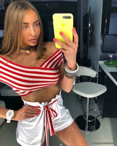 NEW КОСТЮМ АССИМЕТРИЧНЫЙ ТОП В ПОЛОСКУ/ШОРТЫ С ЗАВЫШЕННОЙ ТАЛИЕЙ СТРЕЙ