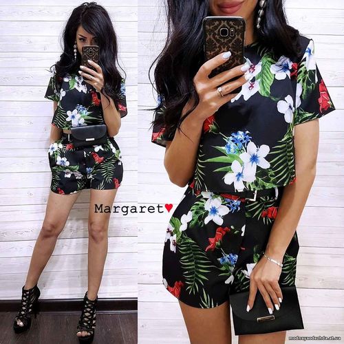 Костюм Ткань костюмка Барби Размеры С и М .  Сумочка на ремешке! Разме