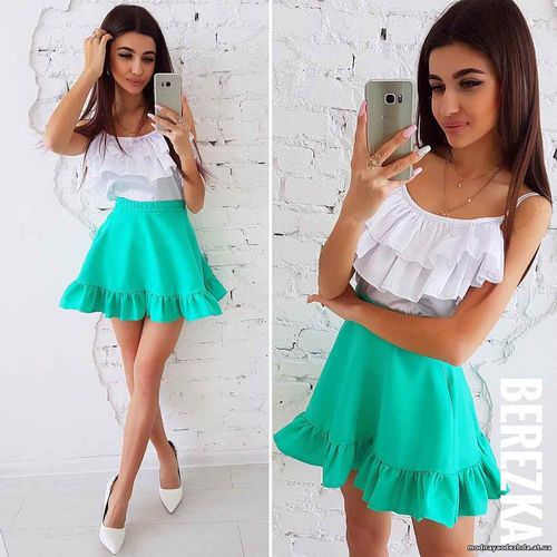 Костюмчик с шелковой маечкой Размер: С и М Ткань: костюмка габардин +