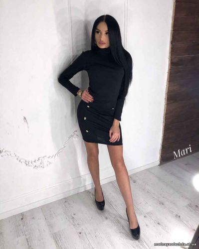 Удобный и практичный костюмчик на каждый день, декорирован золотыми ко