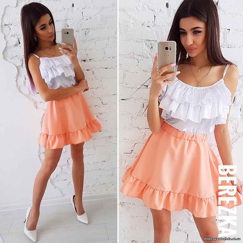 Костюмчик с шелковой маечкой Размер: С и М Ткань: костюмка габардин +