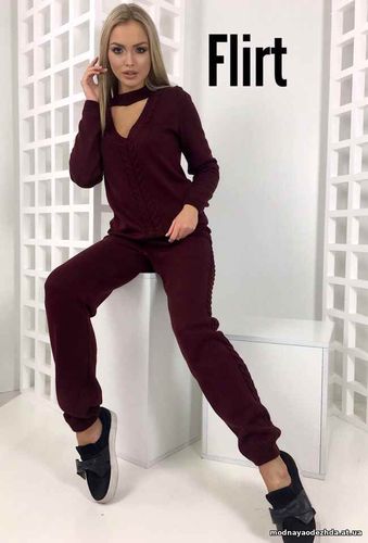 Костюм . Размер:42-44 Ткань: машинная вязка, состав : 40% шерсть, 30%