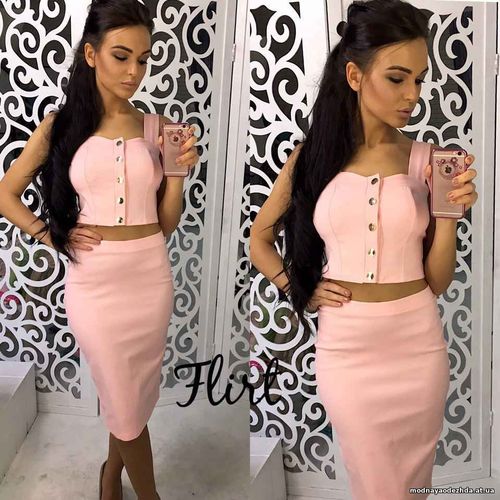 Костюм . Размер: 42-44 Ткань - стрейч джинс Цвета- темно- синий, джинс