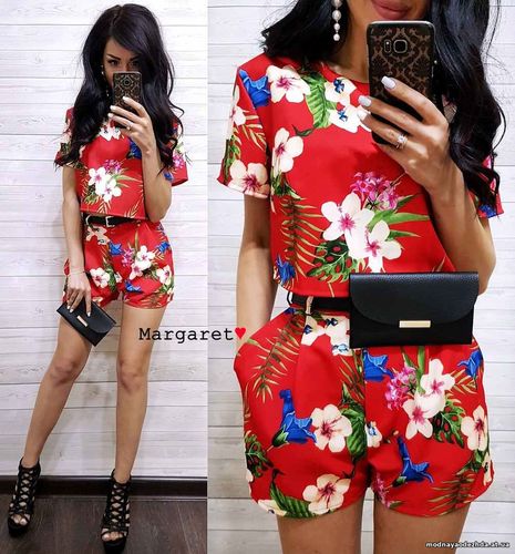 Костюм Ткань костюмка Барби Размеры С и М .  Сумочка на ремешке! Разме