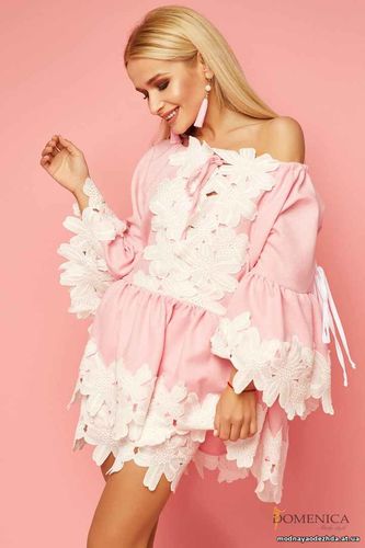 Р 1800 . Ультрамодный костюм декорирован кружевами. Модель выполнена с