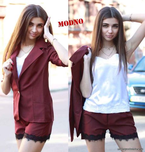 Удобный костюм тройка Ткань габардин,маечка шелк с отделкой кружева Цв