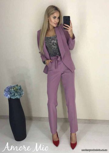 Костюм (пиджак и брюки) Цена  креп- костюмка класса люкс Размеры С М