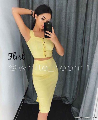 Костюм . Размер: 42-44 Ткань - стрейч джинс Цвета- темно- синий, джинс