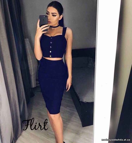 Костюм . Размер: 42-44 Ткань - стрейч джинс Цвета- темно- синий, джинс