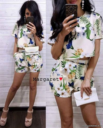 Костюм Ткань костюмка Барби Размеры С и М .  Сумочка на ремешке! Разме