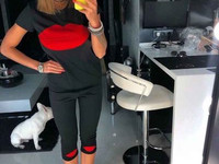 NEW КОСТЮМ ФУТБОЛКА/БРИДЖИ УКРАШЕНЫ НАШИВКОЙ «LIPS” ТРИКОТАЖ ХЛОПОК/ЭЛ