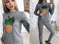 В63 Костюм трикотаж джерси с-м изумруд, серый, персик, фризе 530 грн.