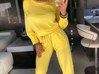 КОСТЮМ плотный бархатистый трикотаж декорирован фирменной вышивкой  63