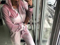 королевский бархат и рукава и капюшон выполнены из мерцающего люрекса