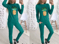 В63 Костюм трикотаж джерси с-м изумруд, серый, персик, фризе 530 грн.