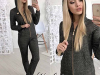 В317 Костюм двухнитка с люрексом , декорировано значком С-м Беж и чёрн