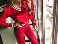 КОРОЛЕВСКИЙ ВЕЛЮР С ФИРМЕННЫМ ДОВЯЗОМ С ЛЮРЕКСОВОЙ НИТЬЮ ДЕКОРИРОВАН Ф