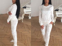 Костюм. Размеры С и М Ткань-велюр с жемчугом жемчуг пробит Цена 495 гр