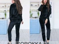 Костюм 480.00 грн. Размеры: 42-44 Ткань: велюр Значок может меняться.