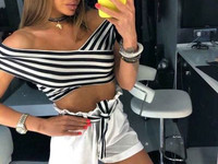 NEW КОСТЮМ АССИМЕТРИЧНЫЙ ТОП В ПОЛОСКУ/ШОРТЫ С ЗАВЫШЕННОЙ ТАЛИЕЙ СТРЕЙ