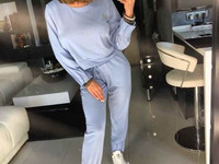 КОСТЮМ плотный бархатистый трикотаж декорирован фирменной вышивкой  63