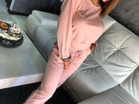 КОСТЮМ плотный бархатистый трикотаж декорирован фирменной вышивкой  63