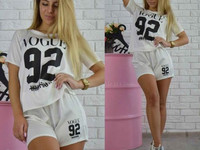 Костюм материал - шелк Армани, накатка качественная! размер единый с-м