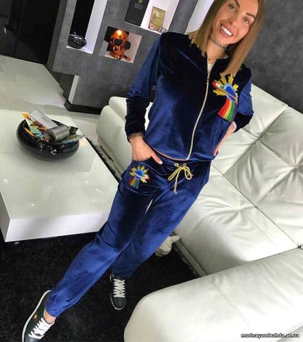 костюм "KOSMO " перламутровый королевский бархат декорирован костюм "KOSMO " перламутровый королевский бархат декорирован