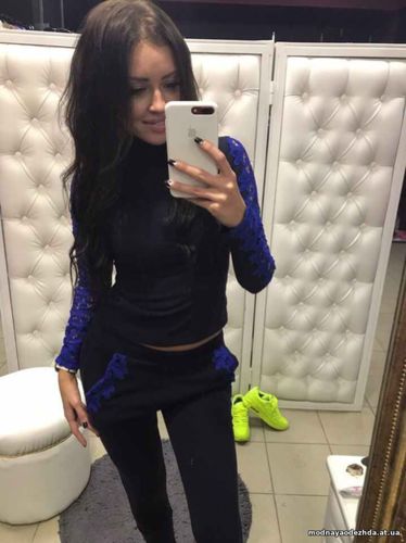 Костюмчик сидит идеально Мягкий трикотаж с отделкой из дорогого кружев