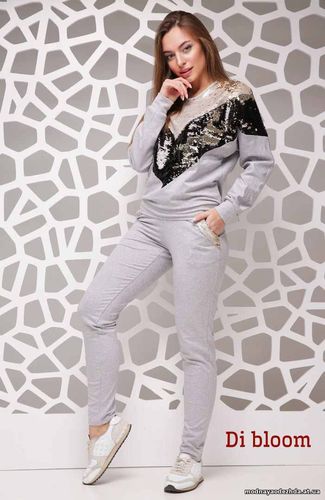 Костюм 795грн , 42-44 двунитка + двусторонняя паетка Костюм 795грн , 42-44 двунитка + двусторонняя паетка