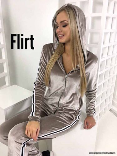 Костюм ( кофта с капюшоном + штаны) Цена : 760 грн. Размер: 42-44 Ткан Костюм ( кофта с капюшоном + штаны) Цена : 760 грн. Размер: 42-44 Ткан