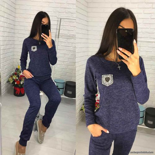 Костюм (кофта +штаны) украшен значком Phillipp Plein из камней Цена: 5