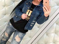МОДНАЯ КУРТОЧКА ИЗ ДЕНИМА ДЕКОРИРОВАНА ПРИШИТЫМИ ЖЕМЧУЖИНАМИ  РАЗМЕР 4